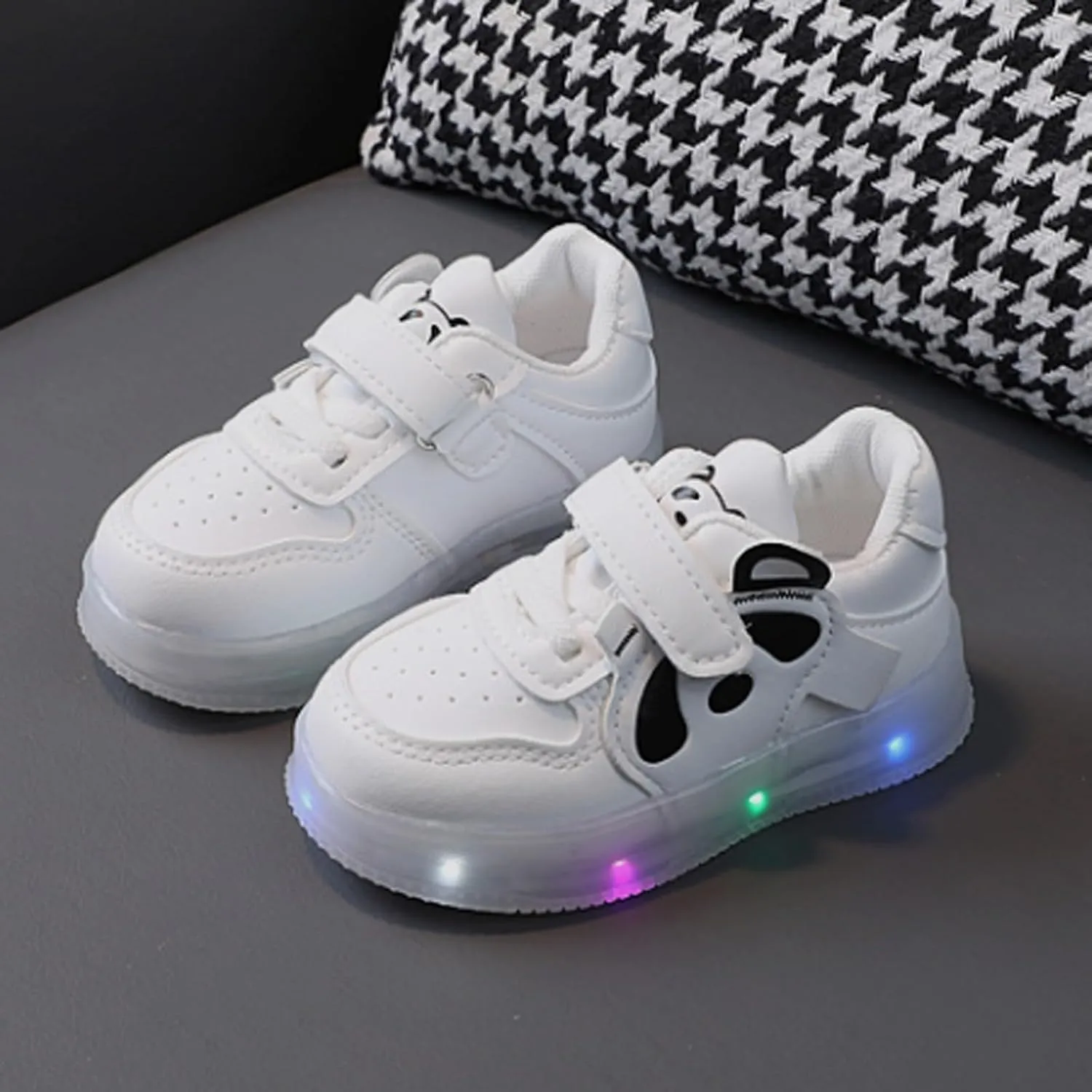 Boys Girls Sneakers Infant Kids Light Up Canvas Shoes for Toddler Easy Fasten Fashion Shoes with Hook and Loops