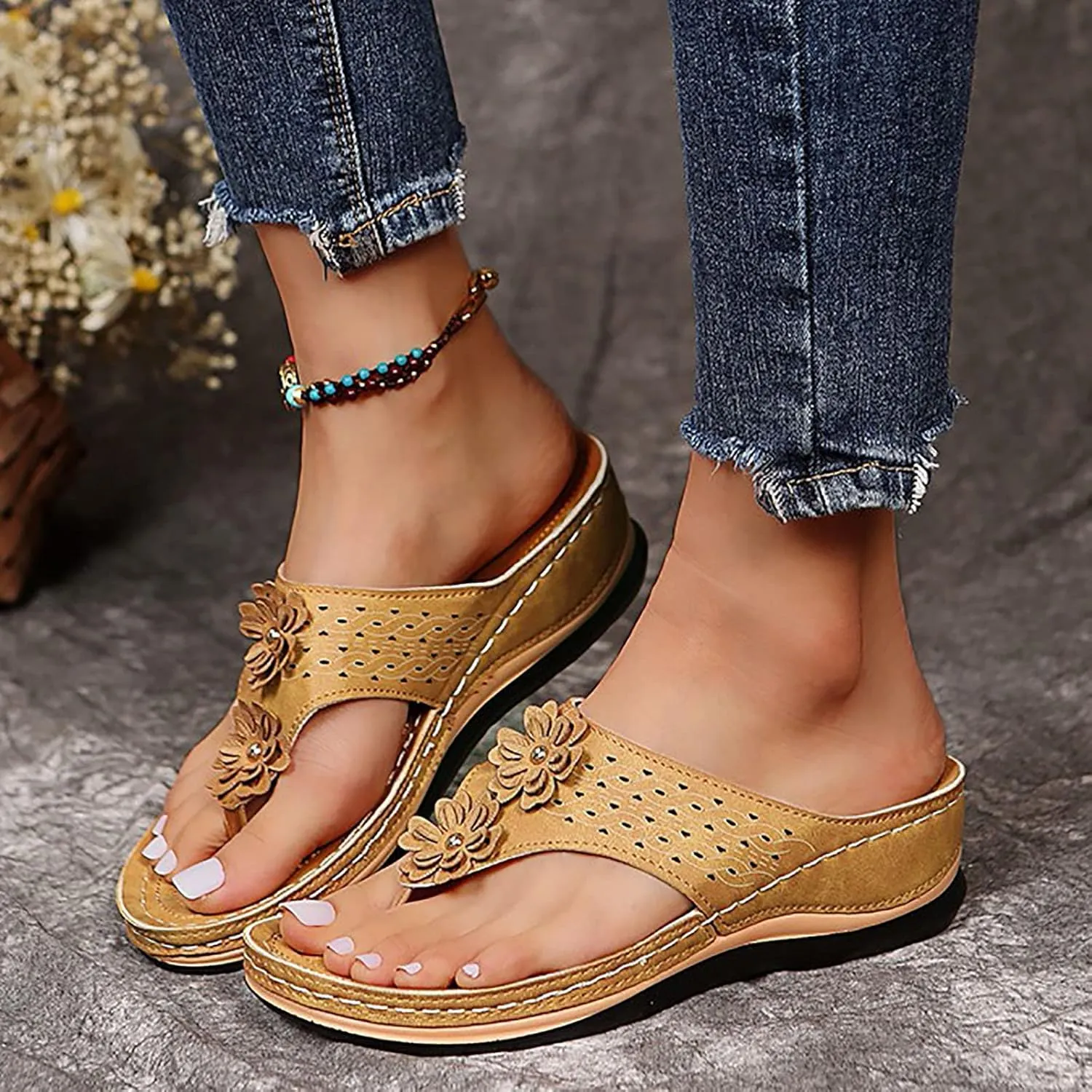 Eduavar Sandals for Women, Sandals Women Comfortable Flip Flops with Arch Support Summer Beach Sandals Slippers