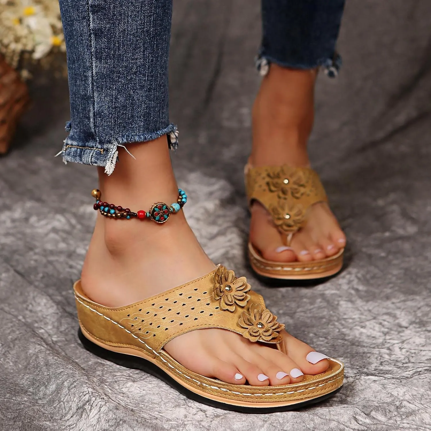 Eduavar Sandals for Women, Sandals Women Comfortable Flip Flops with Arch Support Summer Beach Sandals Slippers