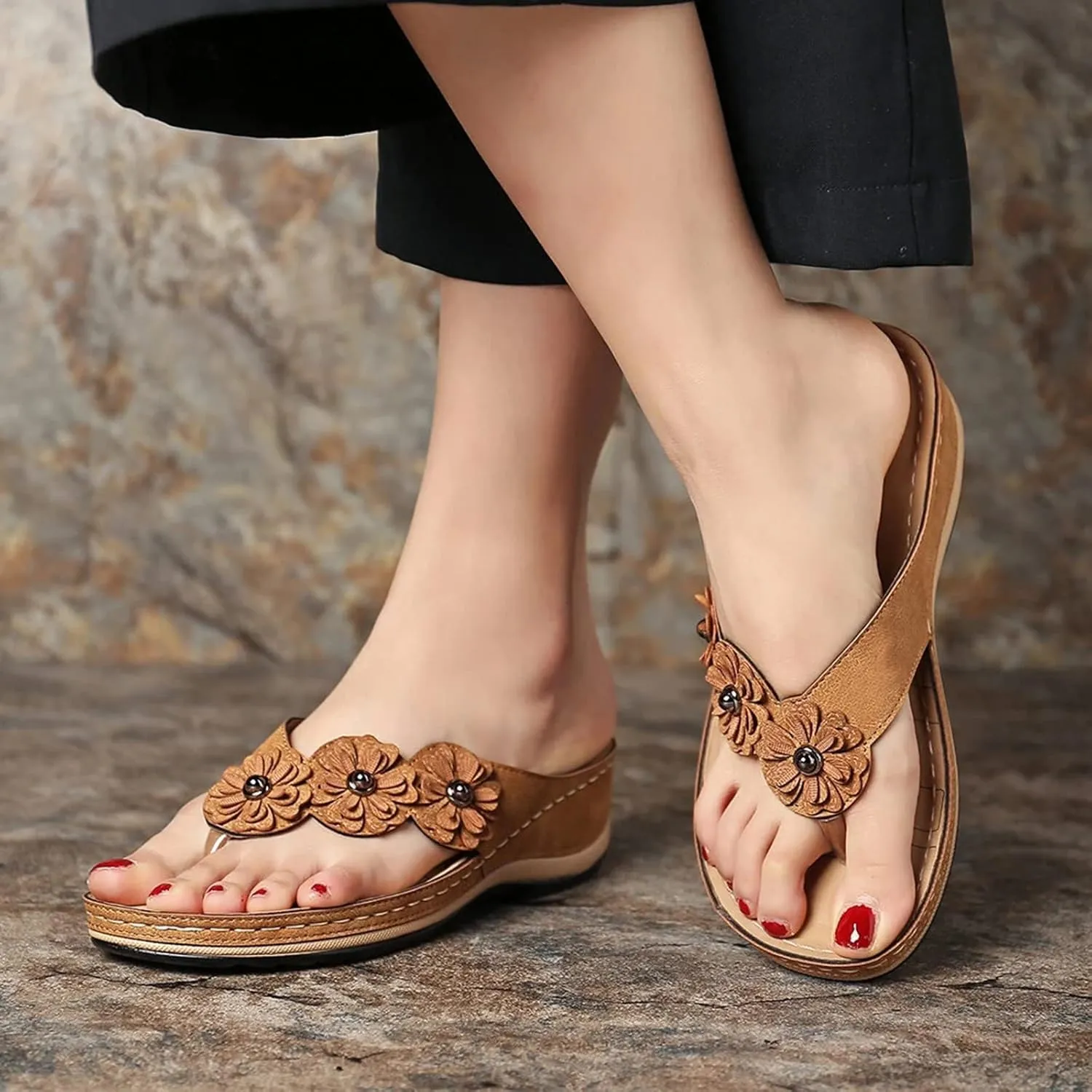 Eduavar Womens Sandals Dressy, Sandals Women Dressy Summer Beach Flip Flops Comfy Flat Sandals with Arch Support