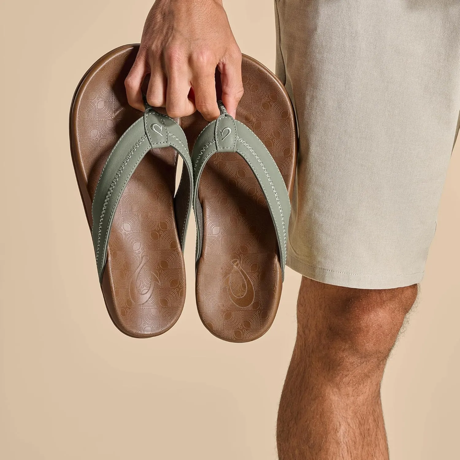 OLUKAI Hiapo Men's Beach Sandals, Full-Grain Leather Flip-Flop Slides, Compression Molded Footbed & Comfort Fit, Enhanced Grip Soles