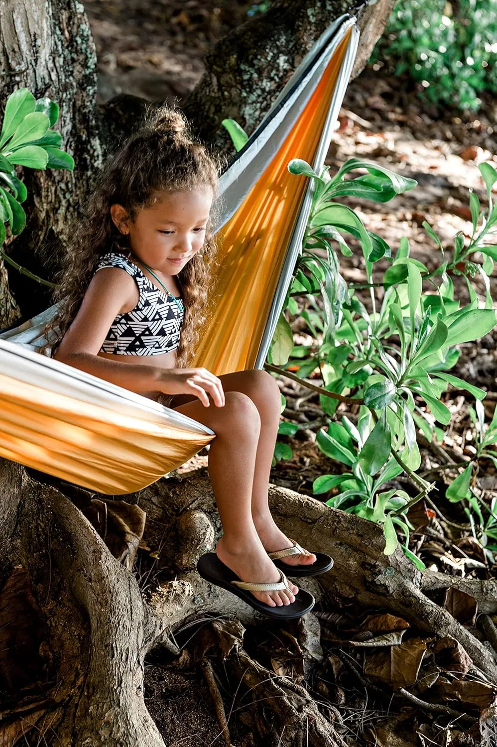 OLUKAI Ho'opio Girls' Beach Sandals, Quick-Dry Flip-Flop, Water Resistant & Cute Design, All-Day Comfort Fit
