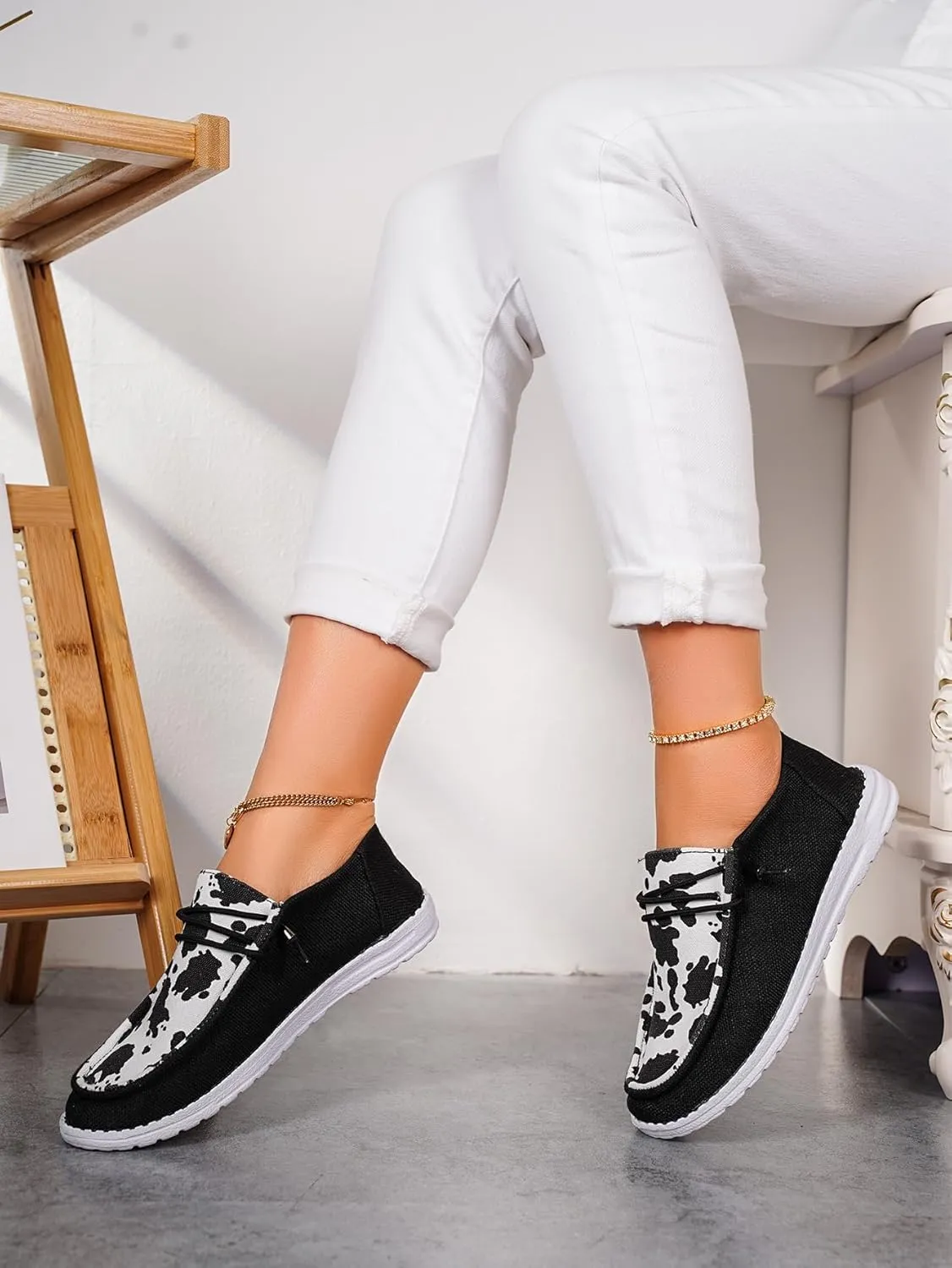 Women's Slip-on Black Canvas Loafers Low Top Outdoor Flat Walking Shoes Drving Fall Shoes Sneakers| Comfortable & Light-Weight