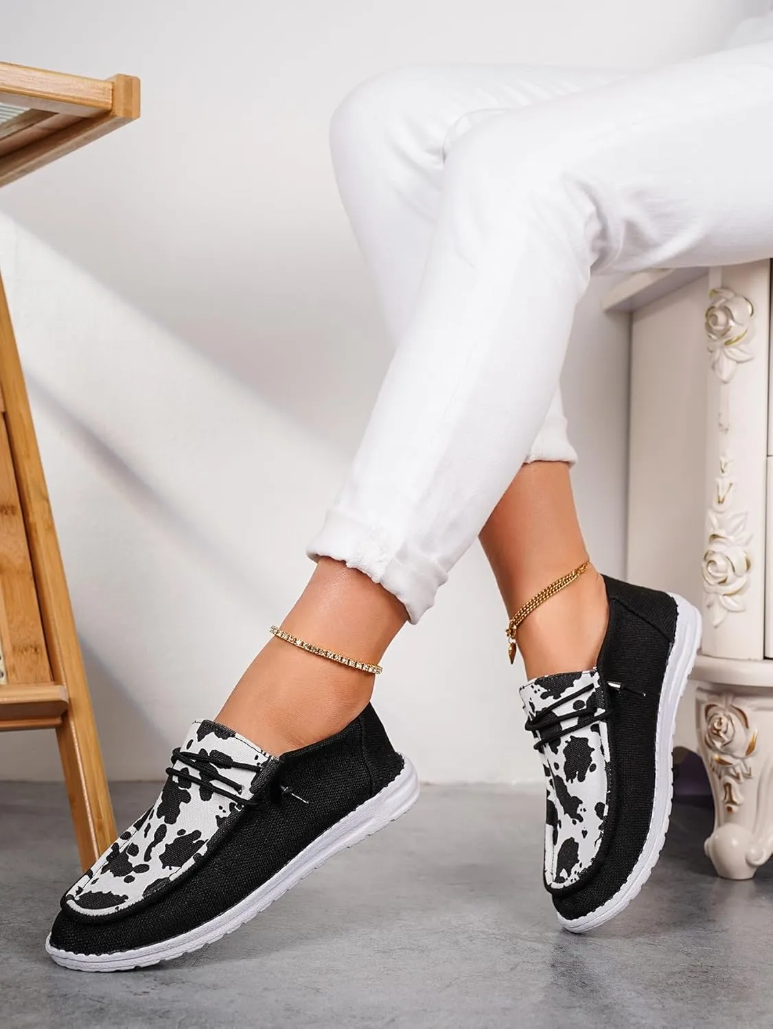 Women's Slip-on Black Canvas Loafers Low Top Outdoor Flat Walking Shoes Drving Fall Shoes Sneakers| Comfortable & Light-Weight